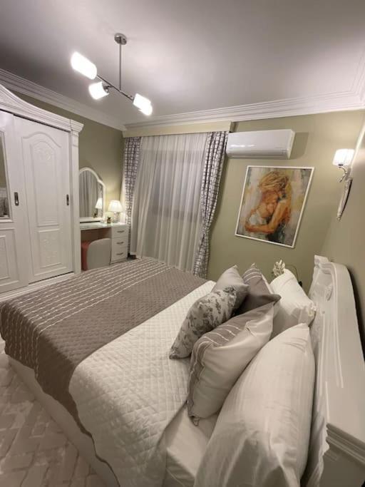 Your Peaceful Haven In Degla Apartment Cairo
